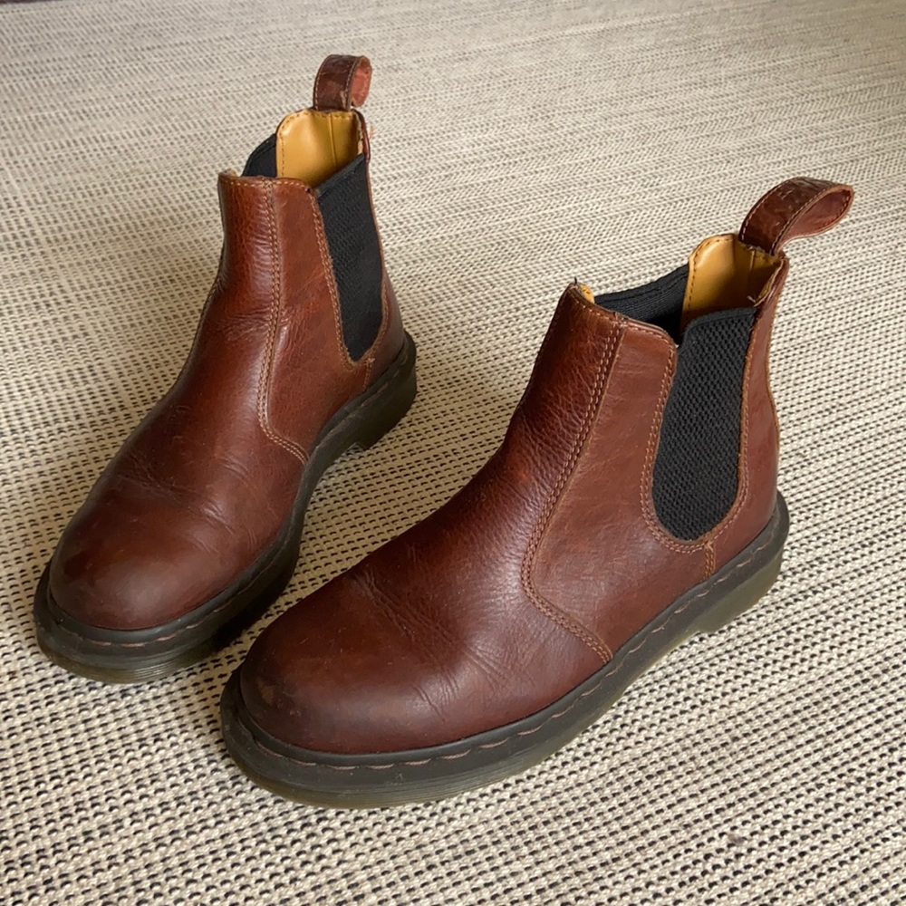 Dr. Martens Chelsea style boots!